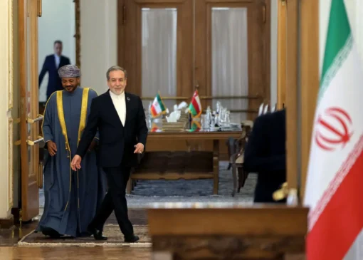 بازتاب خبر عمان و عربستان در بازار طلا و دلار/ دلار ۴۵۰۰ تومان گران‌تر شد/ طلای ۱۸ عیار تا ۳۵ میلیون تومان بالا می‌رود؟