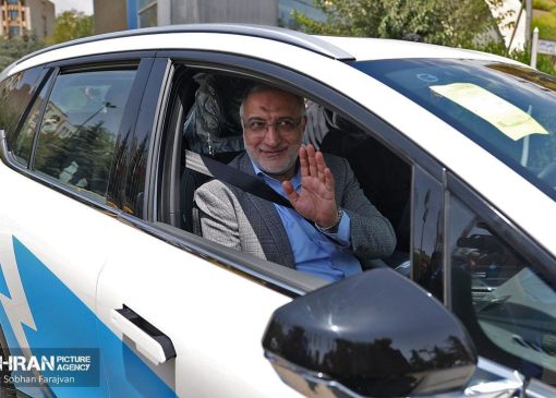 تاکسی آنلاین شهرداری زیر تیغ نقد کارشناسان / یک جامعه‌شناس شهری: اولویت‌های تهران جای دیگری است