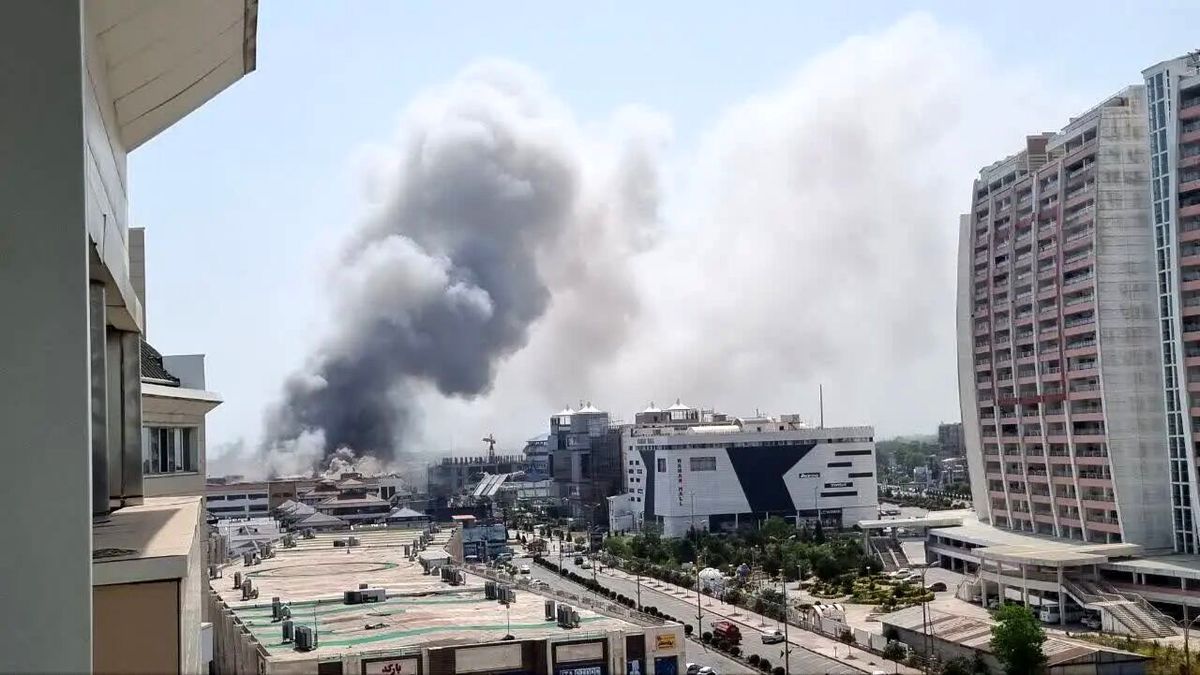 مجتمع بزرگ تجاری در منطقه آزاد انزلی دچار حریق شد مجتمع بزرگ تجاری در منطقه آزاد انزلی دچار حریق شد