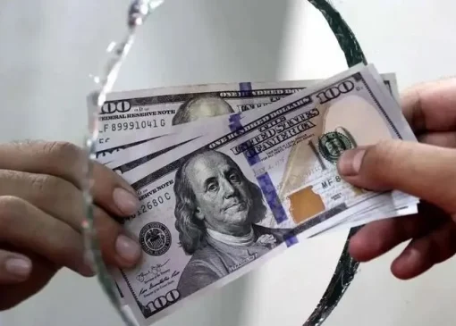 قیمت دلار در بازار آزاد سر به فلک زد (۳ شهریور)