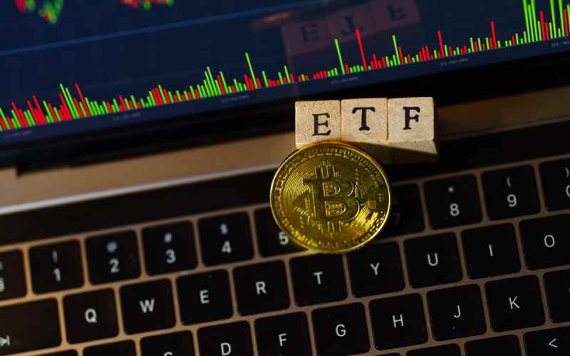 بررسی تاثیر ETFهای بیت کوین بر بازار ارزهای دیجیتال بررسی تاثیر ETFهای بیت کوین بر بازار ارزهای دیجیتال