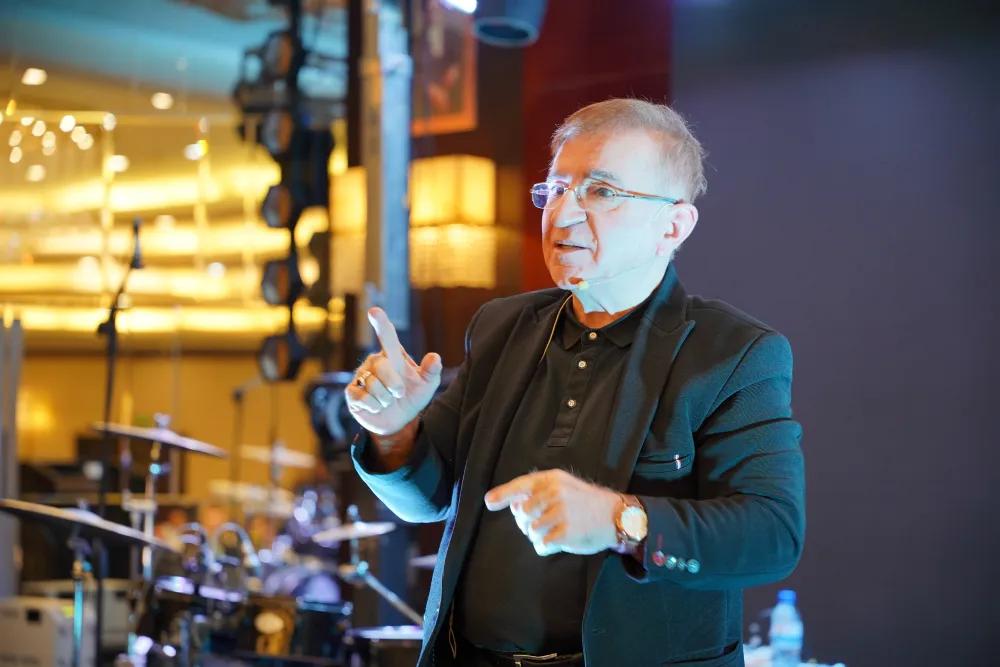 حضور مهمانان ویژه و برنامه‌های متنوع