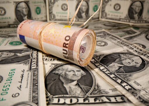 ابهام در سرنوشت میلیاردها دلار ارز صادراتی / چرا دلارها به مسیر رسمی برنمی‌گردند؟